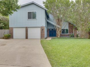 2404 Mesquite Ct E, Bedford, TX 76021