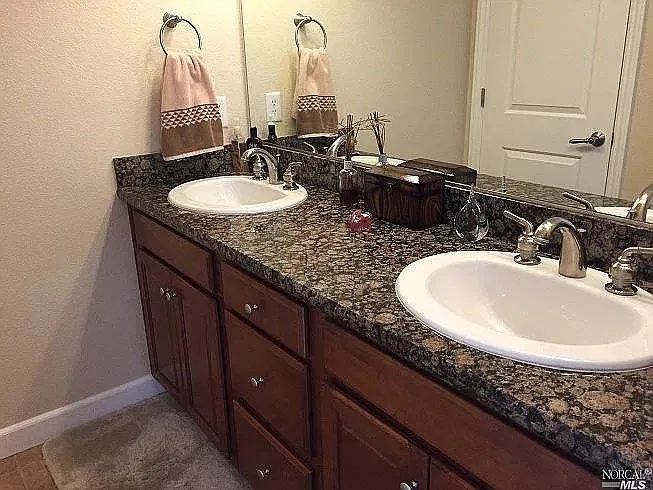 3 bed, 3.5 bath, 1512 sqft, $4,000 — Photo 2