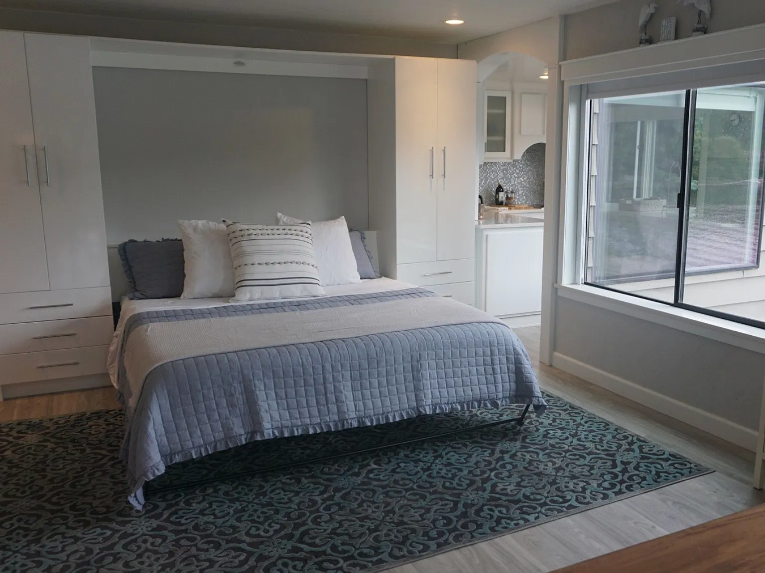 Studio, 688 sqft, $1,275 — Photo 3