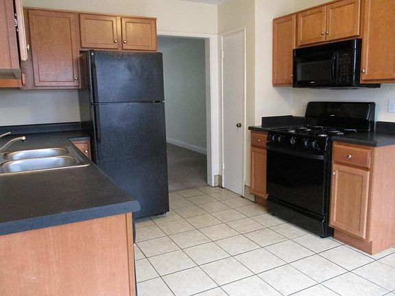 2nd image of 2506 Gladstone Cir Unit 201