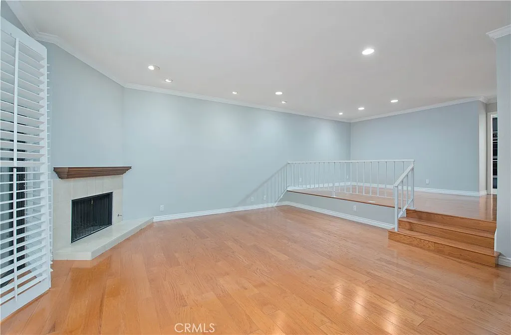 3 bed, 2.5 bath, 1631 sqft, $4,600 — Photo 3