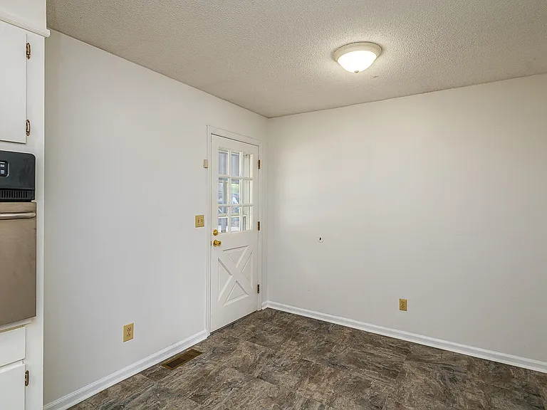 9422 Fuller Rd — Photo 9