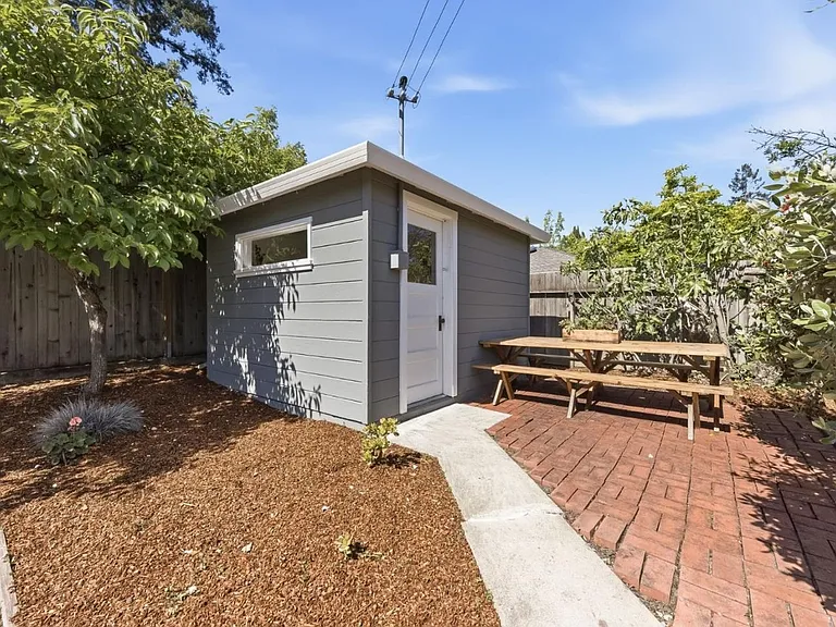 410 Wilton Ave — Photo 23