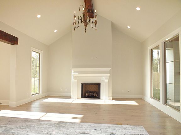 3rd image of 106 Amber Pond Ln