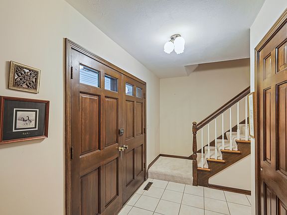 4th image of 311 Clearbrook Ct