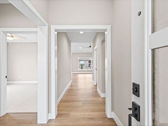 4th image of 3902 Bay Cir