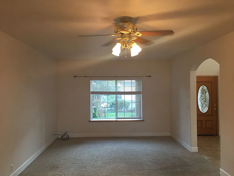 2057 Berwin Ln — Photo 5