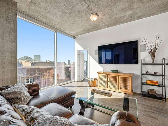 4th image of 400 W Peachtree St NW Unit 2011