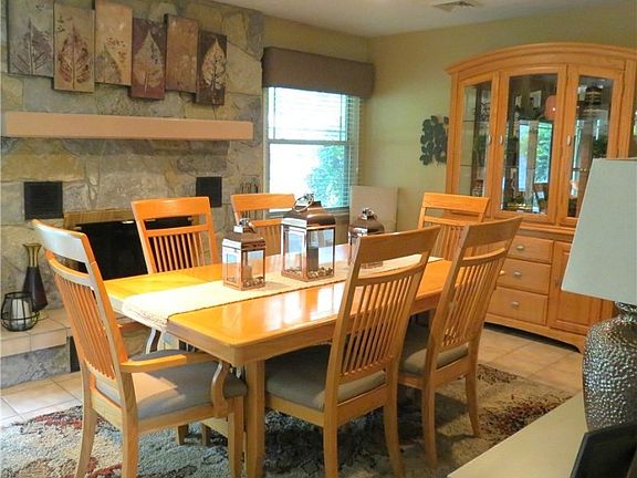 5th image of 2944 Meadowbrook Dr
