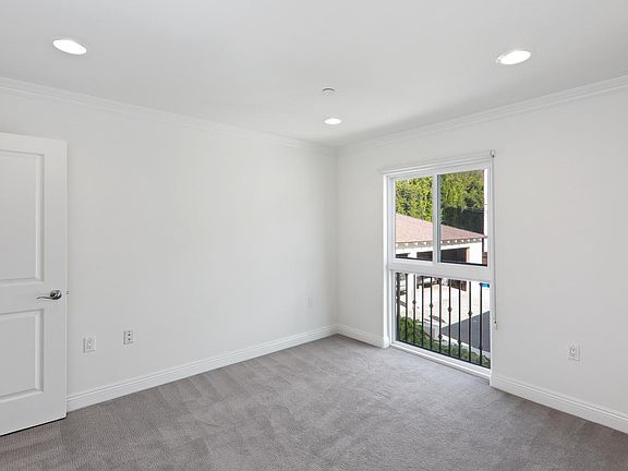 2nd image of 1529 S Beverly Dr Unit 2