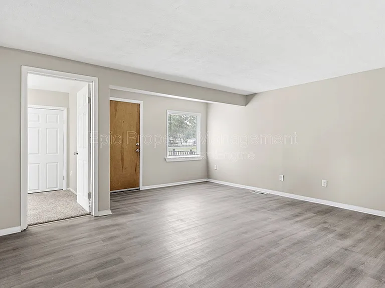 24440 Sylvan Ave — Photo 7
