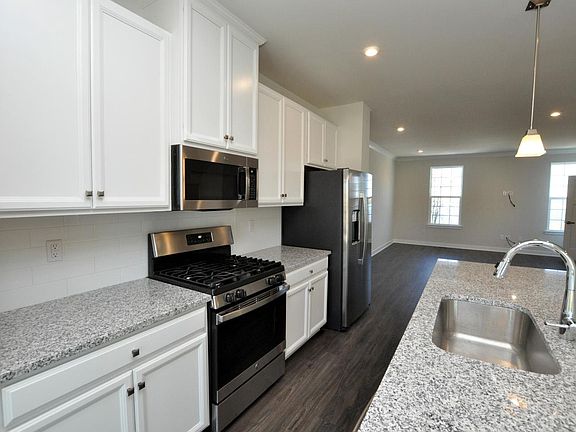 4th image of 179 Nathan Dr