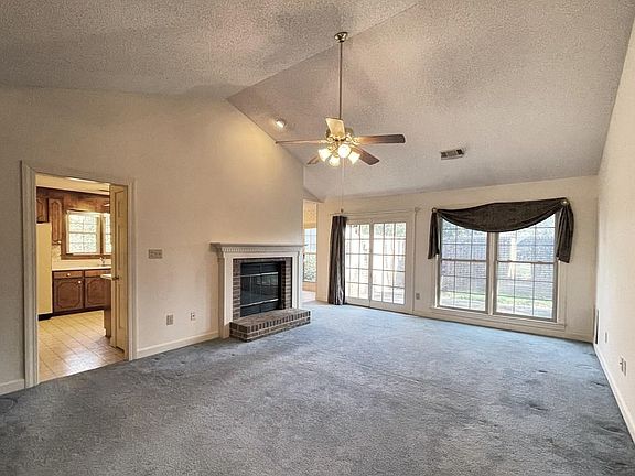 2nd image of 128 Windsor Oaks Ct