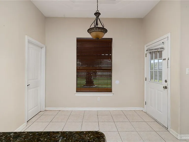 1011 Regal Dr — Photo 5
