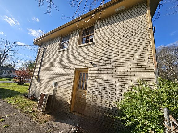 3rd image of 3306 Eaglewood Ln