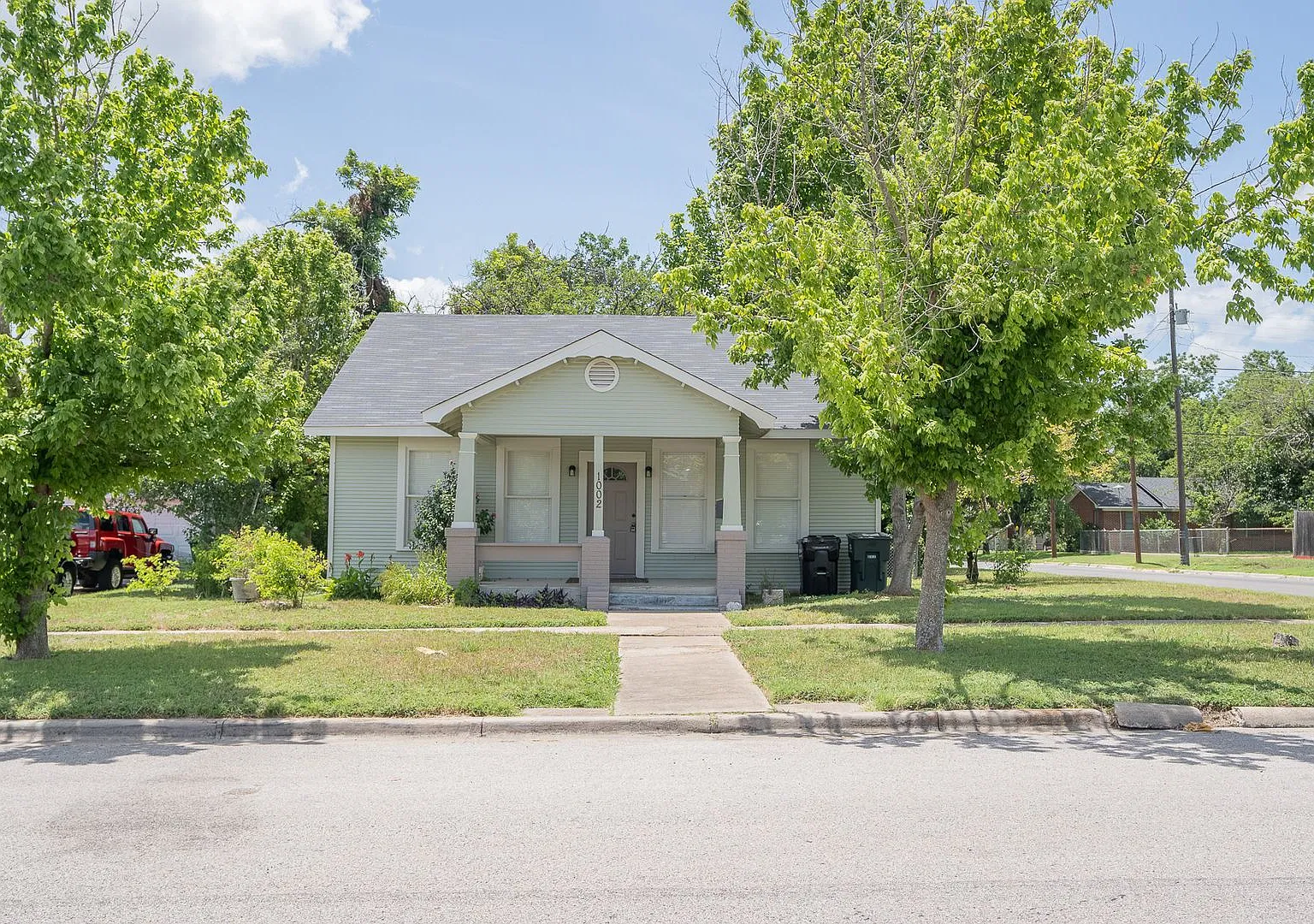 Gorgeous bungalow by Baylor Scott & White — Photo 1