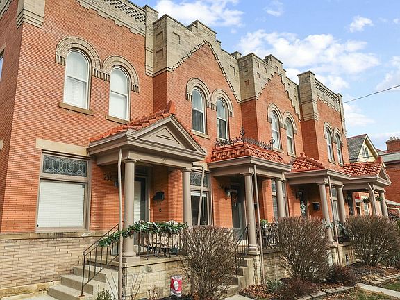 3rd image of 254 W Hubbard Ave