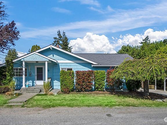 Perfect for first home, downsize or vacation home, or investment/AirBNB.>