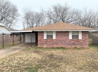 916 Crestview St, Ada, OK 74820