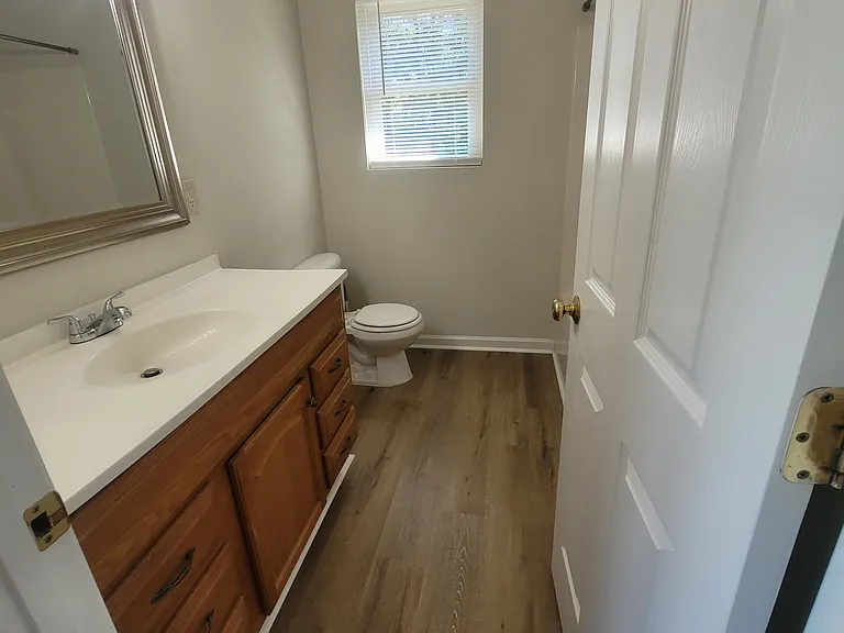 1564 Windsor Rd — Photo 7