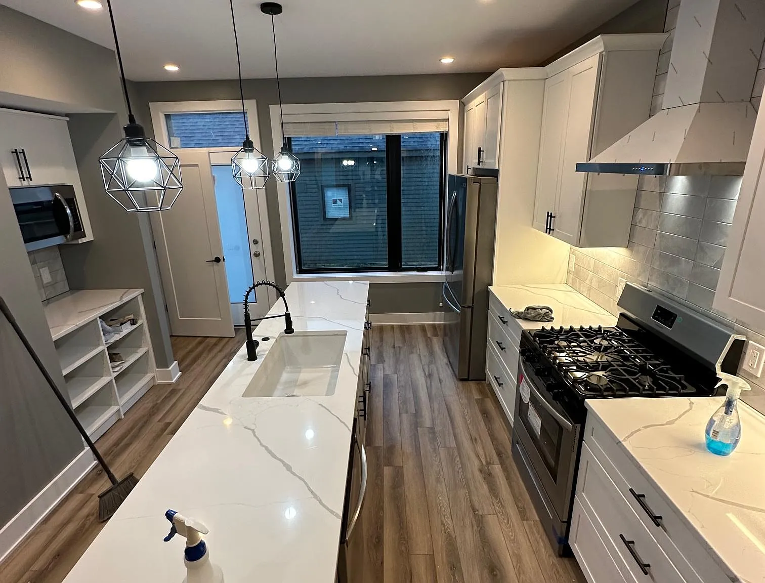 4 bed, 3.5 bath, 2125 sqft, $2,899 — Photo 3