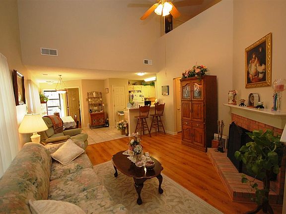 3rd image of 1817 Winship Dr