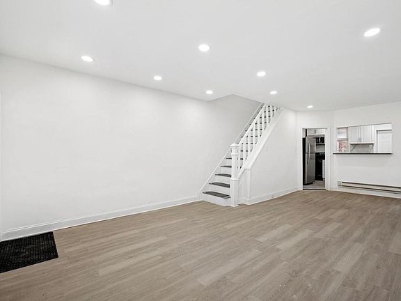 3rd image of 558 Herman St #1