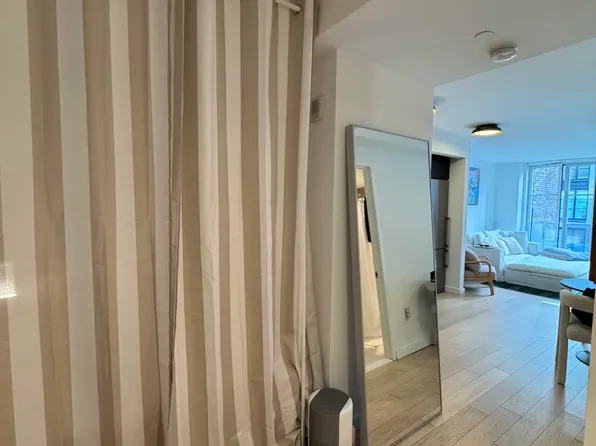 535 West 42nd Street image 6 of 7