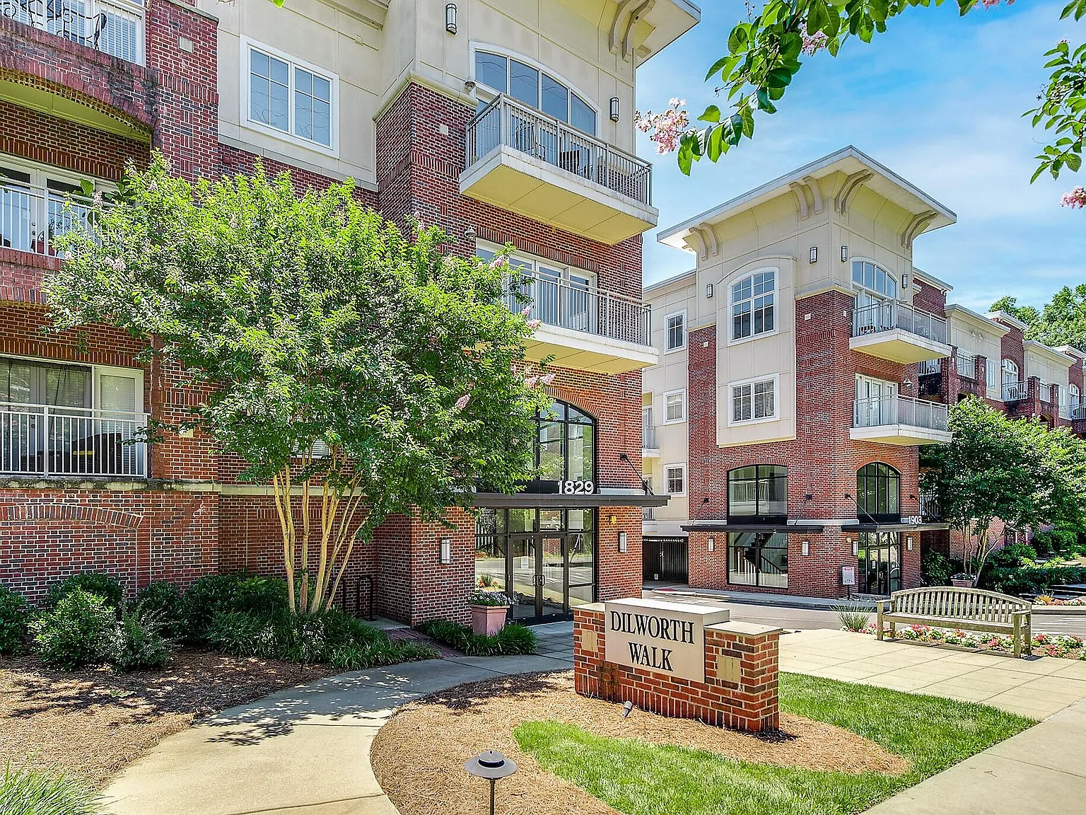 1 bed, 955 sqft, $2,225 — Photo 2