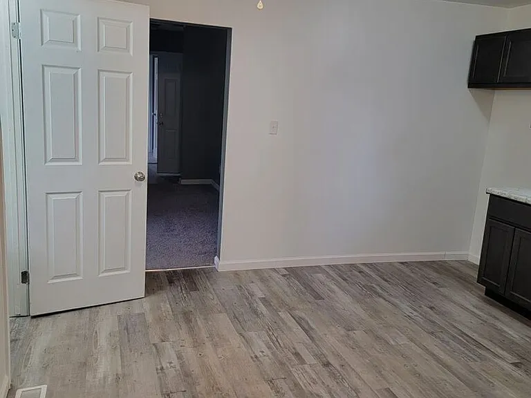 101 N G St — Photo 4
