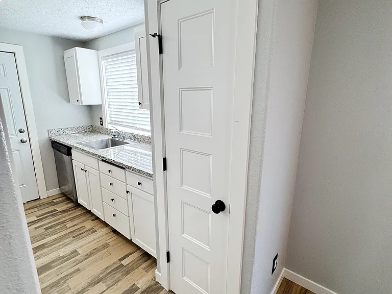 8244 SE Washington St — Photo 24