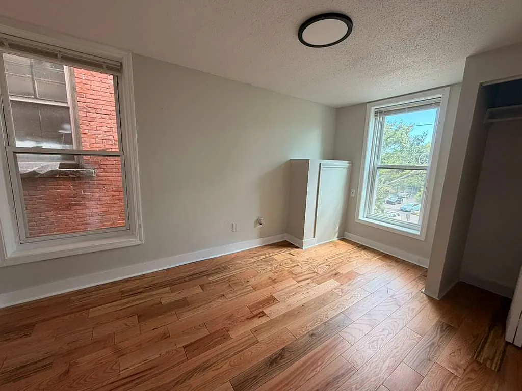 4 bed, 1200 sqft, $2,400 — Photo 4