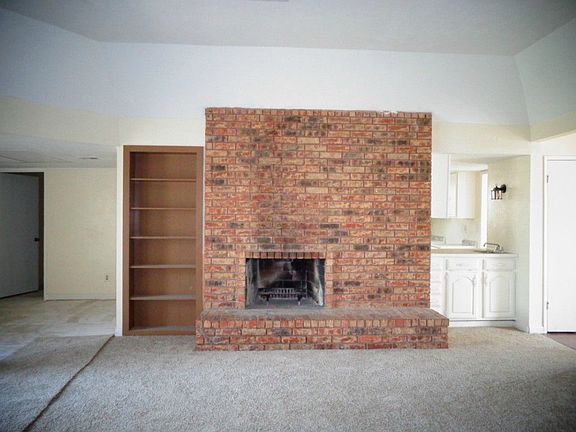 3rd image of 4729 Lemmon Ct