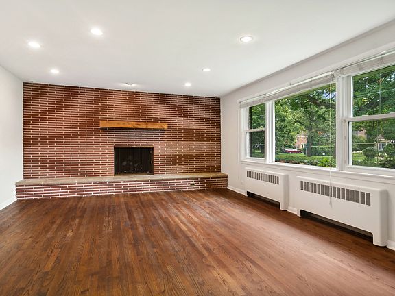 3rd image of 639 Melody Ln