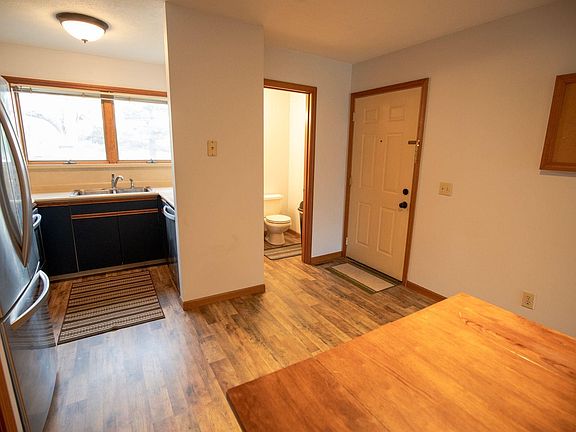 5th image of 2221 Hillcrest Ave APT C