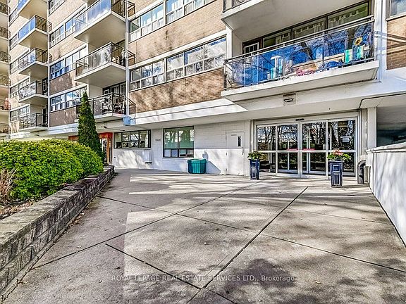 4th image of 212 Kerr St #404