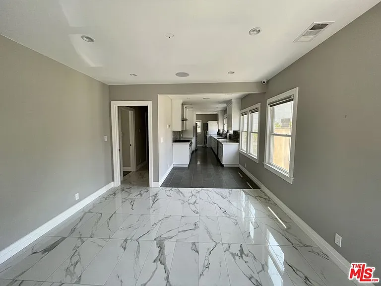 842 S Wooster St — Photo 6