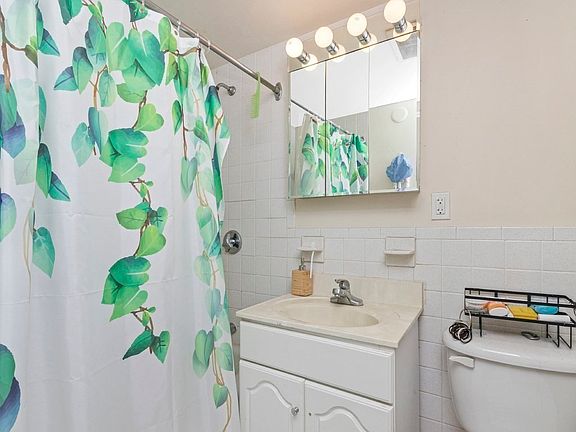 5th image of 1025 Hancock St APT 8H