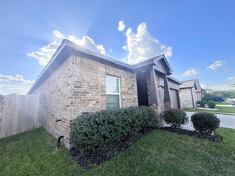 14211 Alberta Spruce Ln — Photo 4