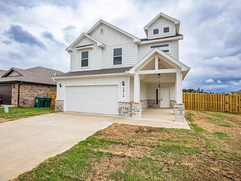 2010 Periwinkle Pl — Photo 1