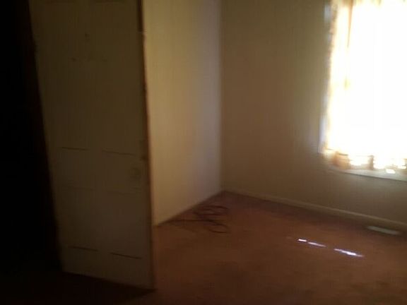 4th image of 913 N 12th St