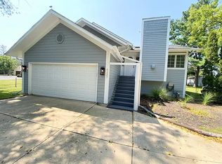 1123 Post Dr, Rockford, IL 61108