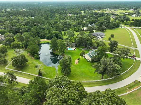 34310 High Point Dr, Magnolia, TX 77355