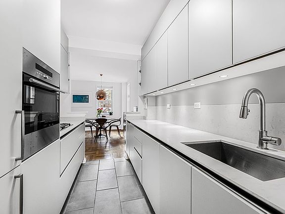 4th image of 3901 Independence Ave APT 2L