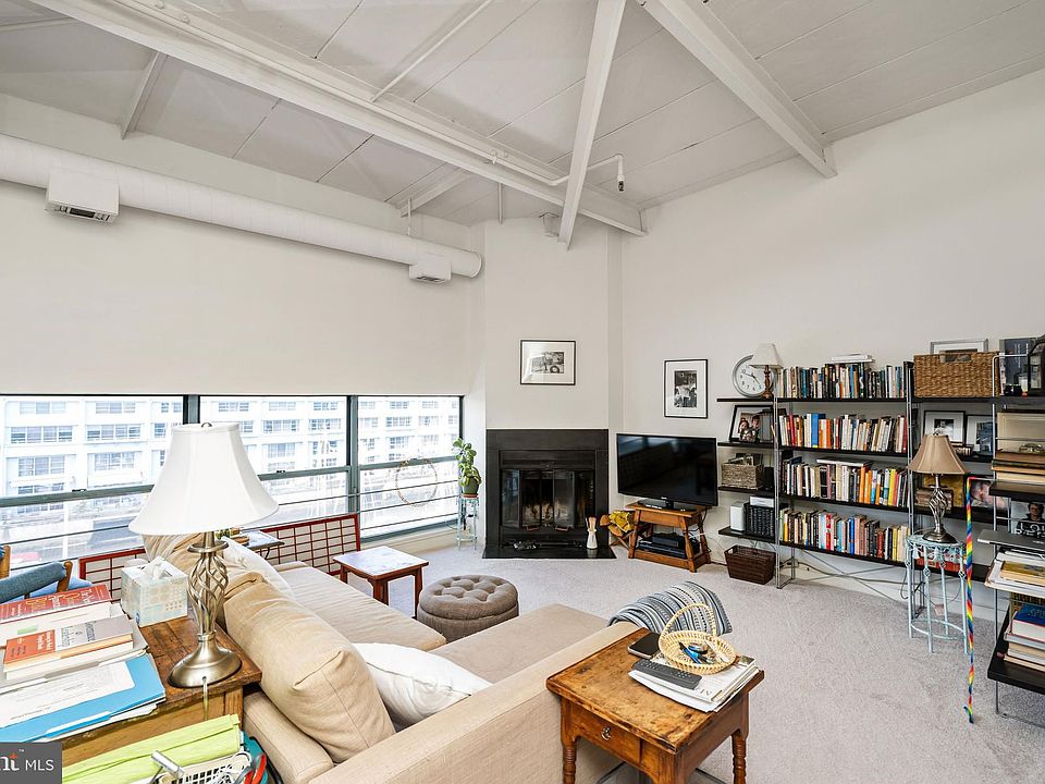 1st image of 3 N Columbus Blvd APT Td411