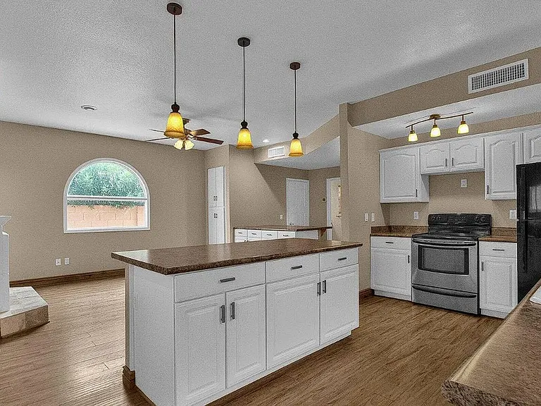 3110 W Baylor Ln — Photo 15