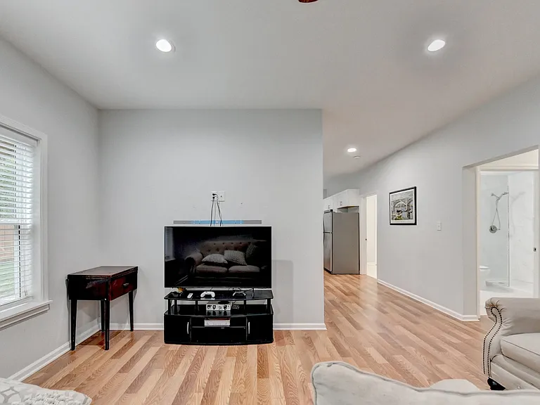 1014 Reap Ln — Photo 12
