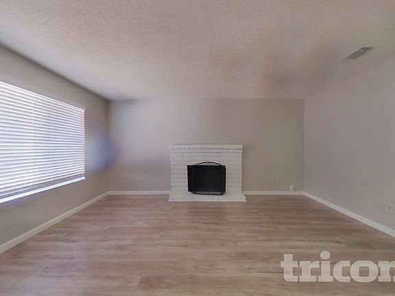 2nd image of 748 La Cruz Ln #L