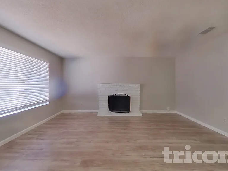 748 La Cruz Ln #L — Photo 2