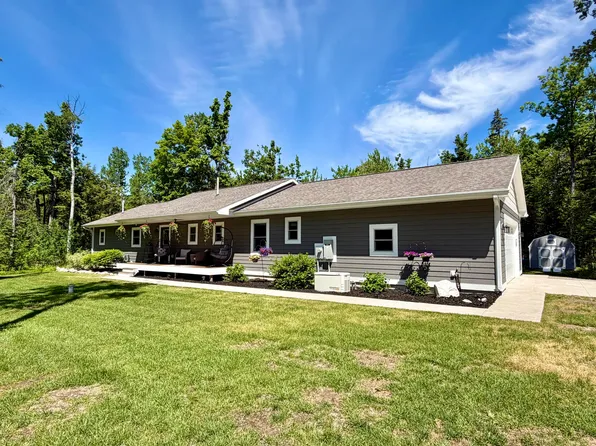1539 Mullett Lake Woods Dr, Cheboygan, MI 49721